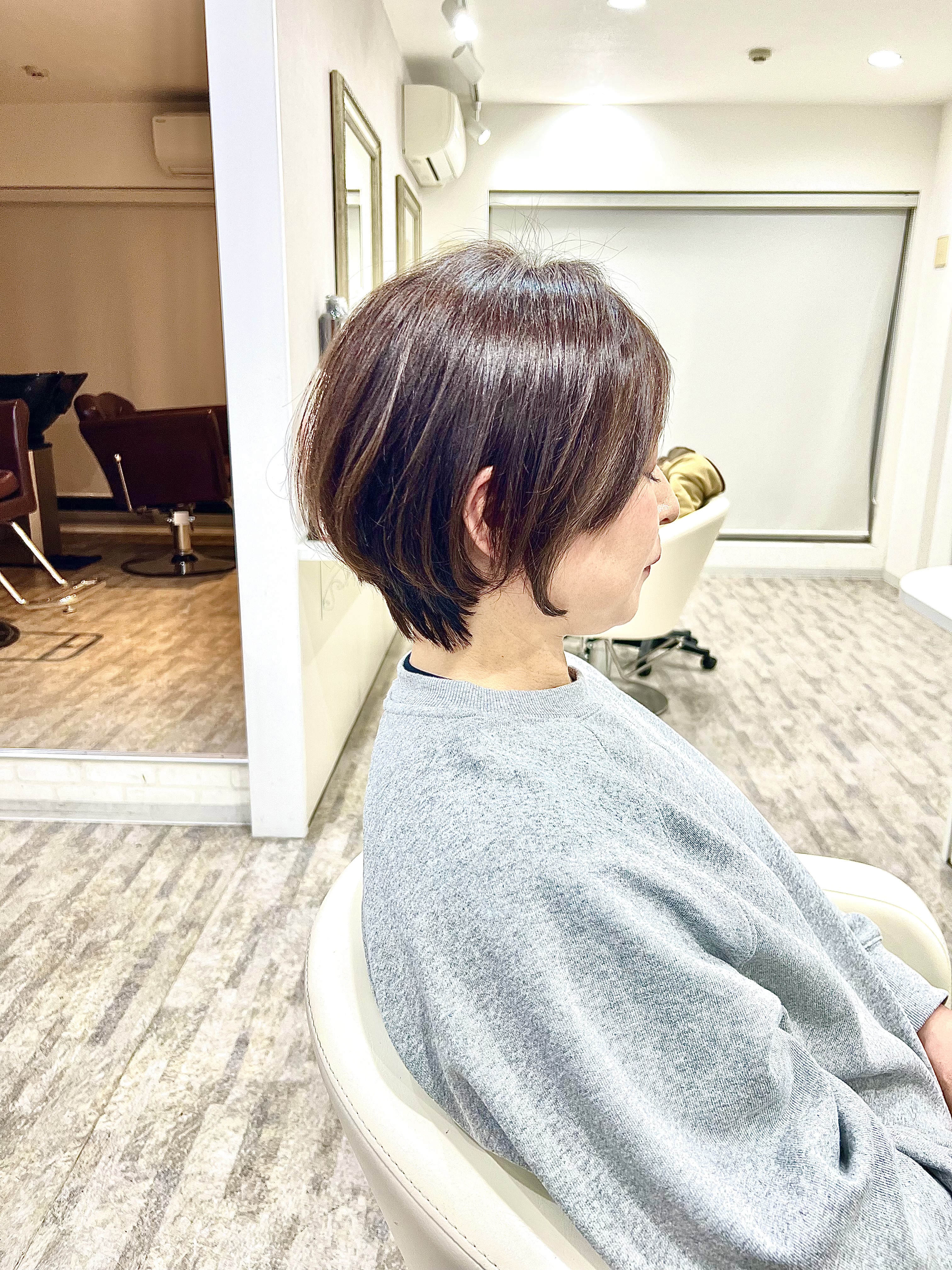 大人のショートヘアスタイル