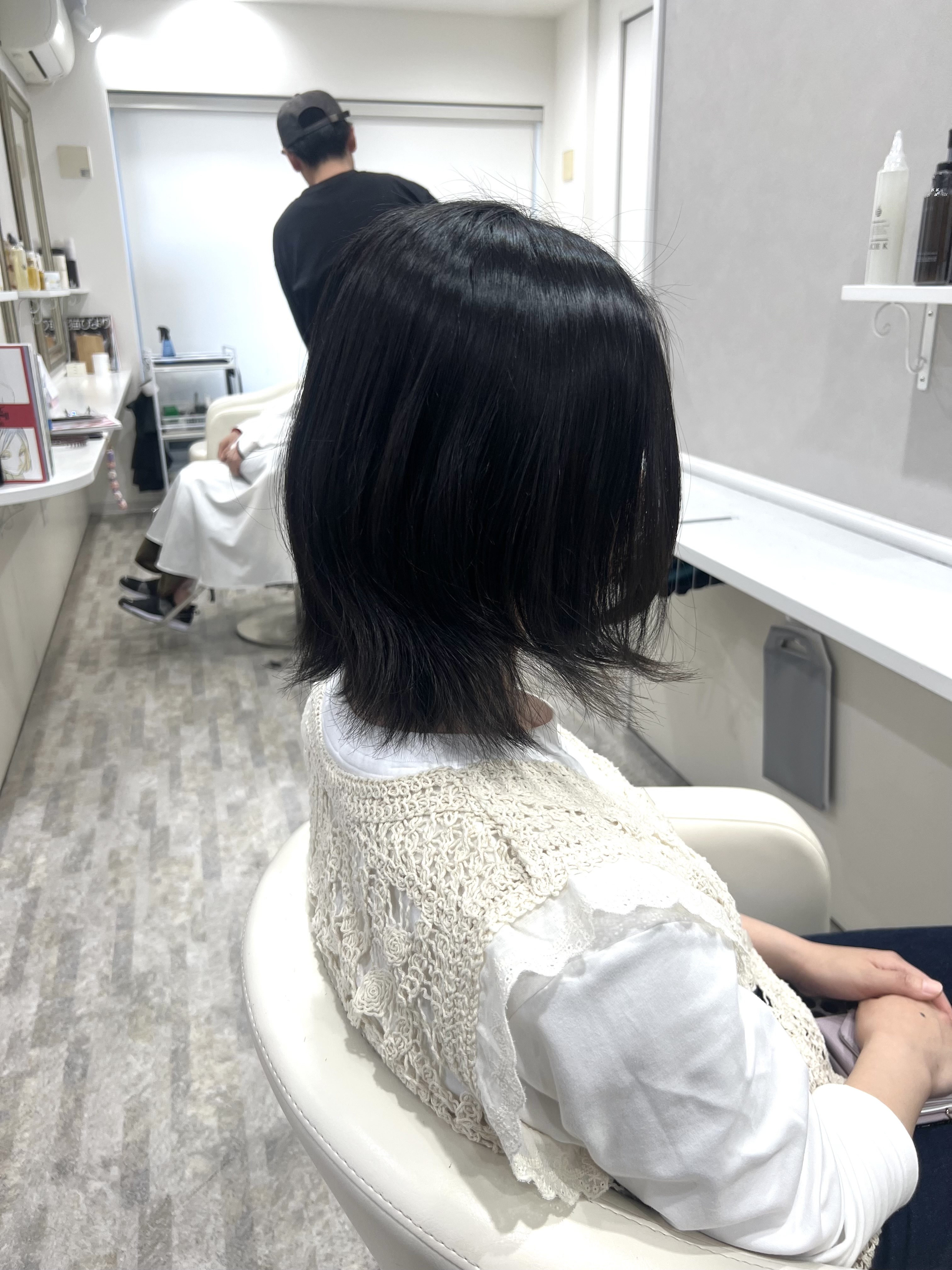 カット前の横顔シルエット